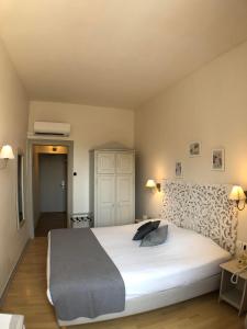 Hotels The Originals City, Hotel de la Balance, Montbeliard : photos des chambres