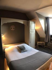 Hotels The Originals City, Hotel de la Balance, Montbeliard : photos des chambres