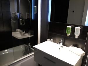 Hotels Golf Hotel Colvert - Room Service Disponible : photos des chambres