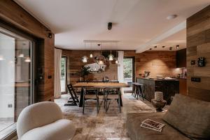 Fox on the Rocks Chalet