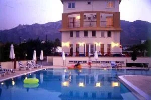 The Prince Inn Hotel & Villas - Ayios Yeoryios
