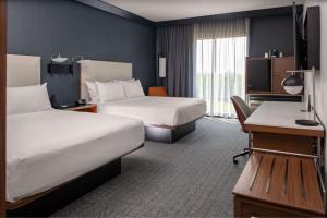 Double Queen Room room in Courtyard by Marriott Memphis East Galleria