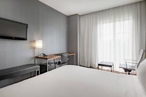 Standard King Room room in AC Hotel Burgos