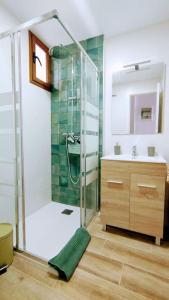 Pink 430 by CASAS COCODRILO