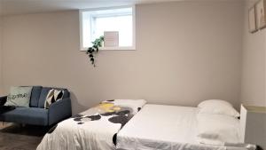 Charming Studio with Parking, Netflix, Full Kitchen - Close to Algonquin College