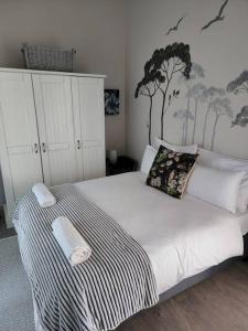 4 Bed Selfcatering River Tree House overlooking the Onrus river