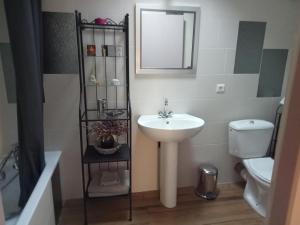 Sejours chez l'habitant Chambre chez les gens de Garonne : Chambre Double avec Salle de Bains Privative