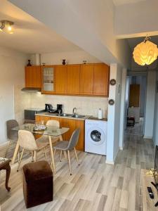 Το Παλατάκι του Κάστρου~The Palace in the Castle