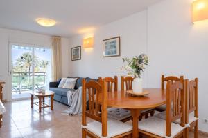 Los Juncos V Apartments