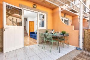 GREEN ISLAND HOLIDAY