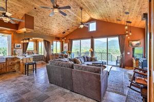 28 Mi to Yosemite Lovely Mtn Cottage with Deck!