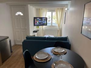 Appartements Le p tit Marin proche marche central et gare SNCF- wifi haut debit - : photos des chambres