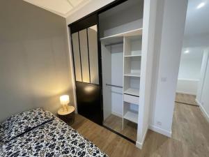 Appartements Le p tit Marin proche marche central et gare SNCF- wifi haut debit - : photos des chambres
