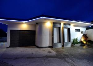 Hollywood Drive-In Hotel