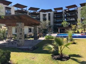 Small pet friendly, Pool and Gym Apartment - Pantoja