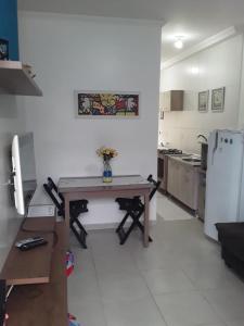 Apartamento com Estacionamento nos Ingleses a 5 min do Centrinho e da Praia