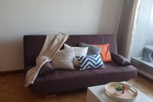 Frente a Terminal Tres Cruces.