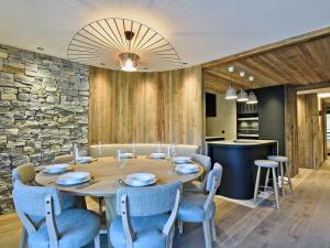 Appartement skis aux pieds, cheminée, conciergerie 5* - FR-1-613-37