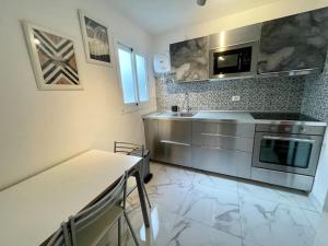 New big flat with balcony 50mts away from beach Parking Optional