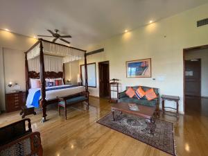 Acron Candolim Regina