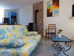 Maisons de vacances Gite Fourilles, 5 pieces, 10 personnes - FR-1-489-416 : photos des chambres