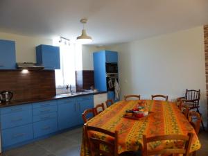 Maisons de vacances Gite Fourilles, 5 pieces, 10 personnes - FR-1-489-416 : photos des chambres