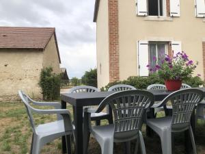 Maisons de vacances Gite Fourilles, 5 pieces, 10 personnes - FR-1-489-416 : photos des chambres