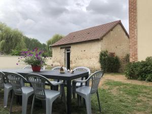 Maisons de vacances Gite Fourilles, 5 pieces, 10 personnes - FR-1-489-416 : Maison de Vacances