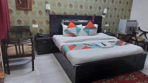 Hotel Ashray Noida