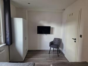 Ferienwohnung am See Dillich - Ruhige Lage - Eigener Garten - Direkt neben einem Natursee
