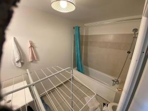 Sejours chez l'habitant Super chambre avec salle de bain : photos des chambres