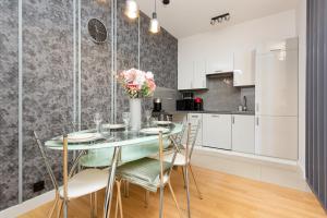 Park Arkadia Apartment with Parking Mokotów by Noclegi Renters