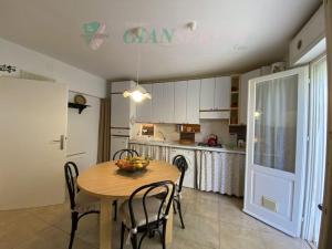 Costa - trilocale con giardino