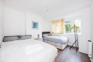 HeadsonBed- Croydon 4Bedrooms with Parking for the Larger groups