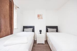 HeadsonBed- Croydon 4Bedrooms with Parking for the Larger groups