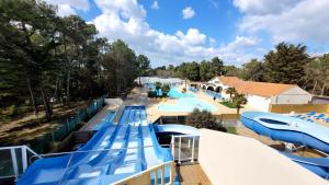 Maisons de vacances Bungalow de 4 chambres avec piscine partagee sauna et wifi a Saint Jean de Monts a 3 km de la plage : photos des chambres