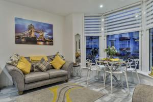 The Apartment - Ground Floor - Luxury for up to 4 guests near Open Air Theatre and North Bay