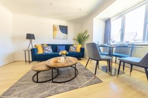 Modern 4-Level Townhouse for 8 Free Parking Bournemouth