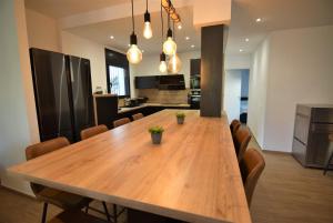 399-Casa moderna con amarre 14m y piscina privada