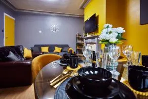 Home away from Home Entire 2 bedroom house - Beeston