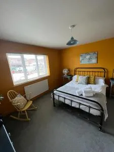 Goodwins' by Spires Accommodation a comfortable place to stay close to Burton-upon-Trent - Castle Gresley