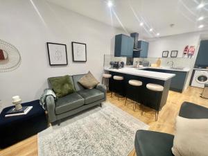 Gorgeous Newly Renovated 2 Double Bed Flat