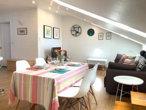 Beautiful 2 rooms super nice area near everything
