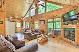 Cabin with Hot Tub and Deck about 12 Mi to Pigeon Forge! - Doyle Springs