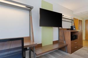 Standard King Room with Sofa Bed - Non-Smoking room in Holiday Inn Express Hauppauge-Long Island an IHG Hotel