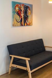 Elegant 2 Bedroom City Centre Apartment - Free Parking - Private Balcony