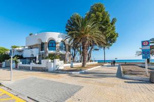 [2 min from the sea] pool, comfort and free WiFi