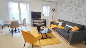 Appartements Appart Poissy Relax Wi-Fi Pool by Servallgroup : photos des chambres