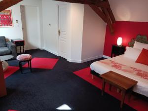 Hotels HOTEL LA COGNETTE A 25 Kilometres de Chateauroux et 30 Kilometres de Bourges : photos des chambres