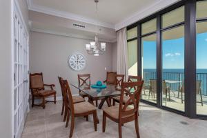 Phoenix West by Brett Robinson Vacations